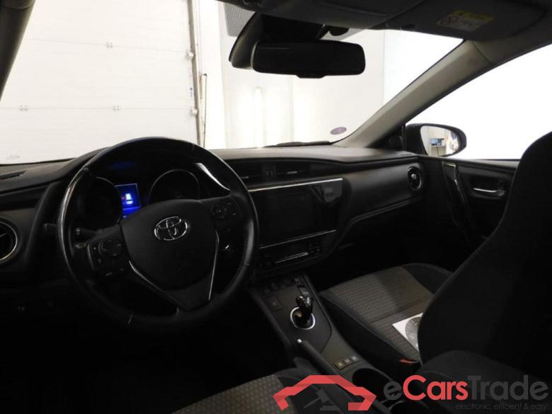 TOYOTA Auris Touring Sports 1.8 #2