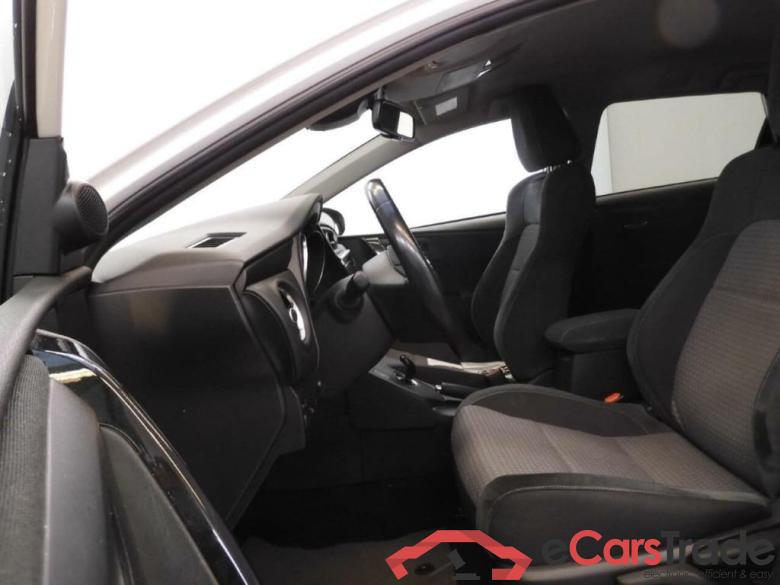 TOYOTA Auris Touring Sports 1.8 #3