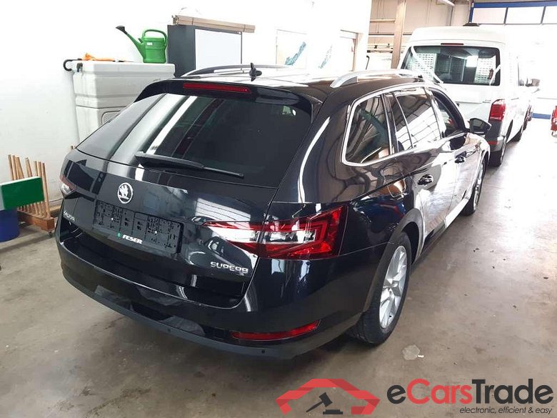 SKODA Superb 2.0 TDI SCR 140kW DSG Style Combi #4