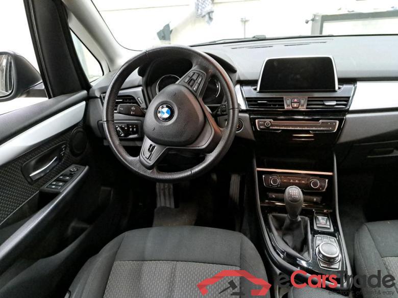 BMW 216 d Active Tourer Navi KeylessGo Klima PDC ... #3