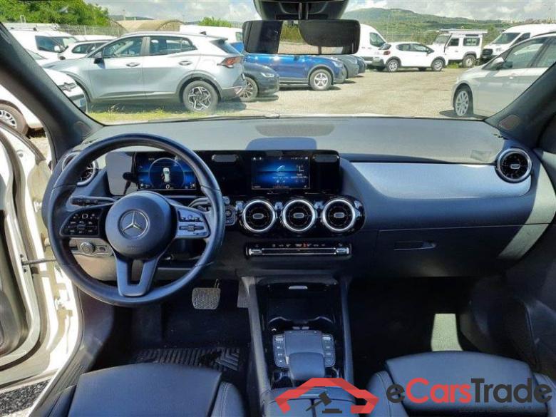 Mercedes 14 MERCEDES-BENZ GLA / 2020 / 5P / CROSSOVER GLA 200 AUTOMATIC SPORT #3