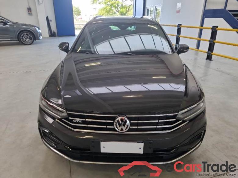 Volkswagen 14 VOLKSWAGEN PASSAT / 2019 / 5P / STATION WAGON VAR. 1.4 PLUG IN HYBRID GTE DSG #6