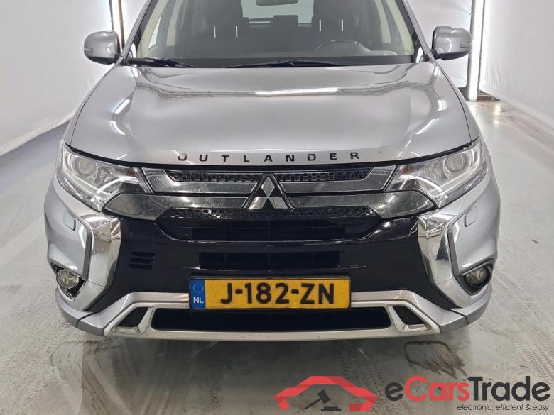 MITSUBISHI Outlander '15 Mitsubishi Outlander PHEV Pure 5d #5