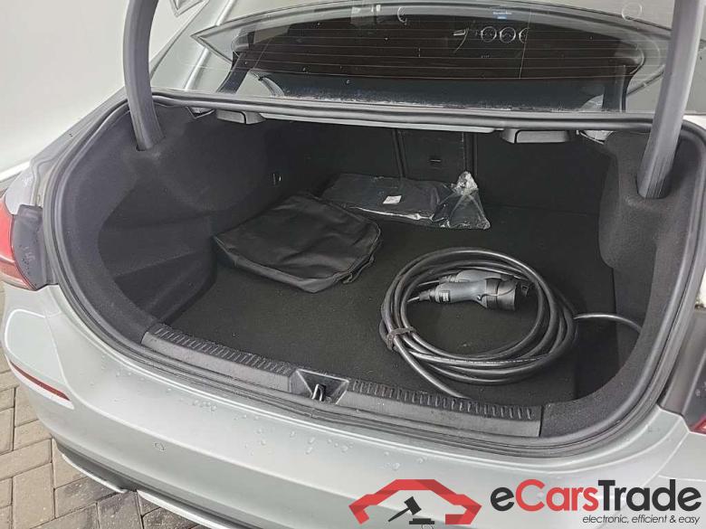 MERCEDES-BENZ A-Klasse Limousine A 250 e DCT Luxury Line 4D 160kW #5