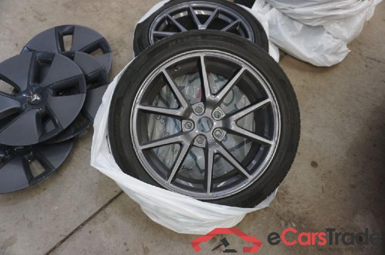 Tesla Model 3 ´18 BEV TESLA Model 3 Standard Reichweite Plus Hinterradantrieb 4d 208kW #1