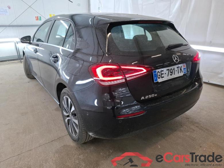 Mercedes A 250 e Business Line 8G-DCT MERCEDES-BENZ Classe A Compact / 2018 / 5P / Berline A 250 e Business Line 8G-DCT #2