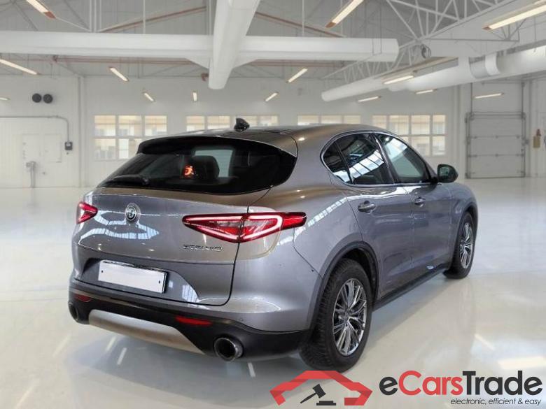 AlfaRomeo 32 ALFA ROMEO STELVIO / 2017 / 5P / SUV 2.2 TURBO DIESEL 160CV AT8 RWD BUSINESS #2