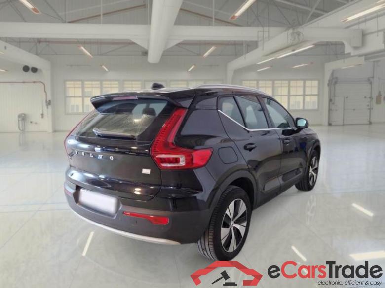 Volvo 235 VOLVO XC40 / 2017 / 5P / SUV T4 PLUG-IN HYBRID AUTO RECH INSCRIP EXPR #2