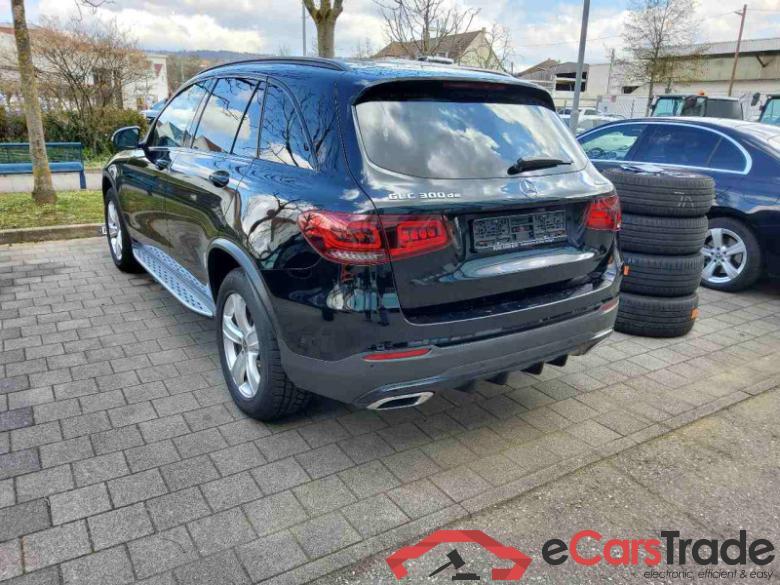 Mercedes GLC 300de Hybrid AMG 4Matic Aut. LED-Multibeam Burmester Navi 1/2 Sport-Leather-Alcantara KeylessGo Camera Klima PDC ... #4