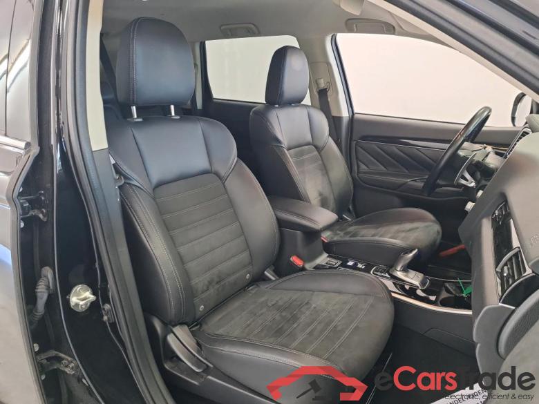 Mitsubishi Outlander '15 Mitsubishi Outlander PHEV Intense 5d #3