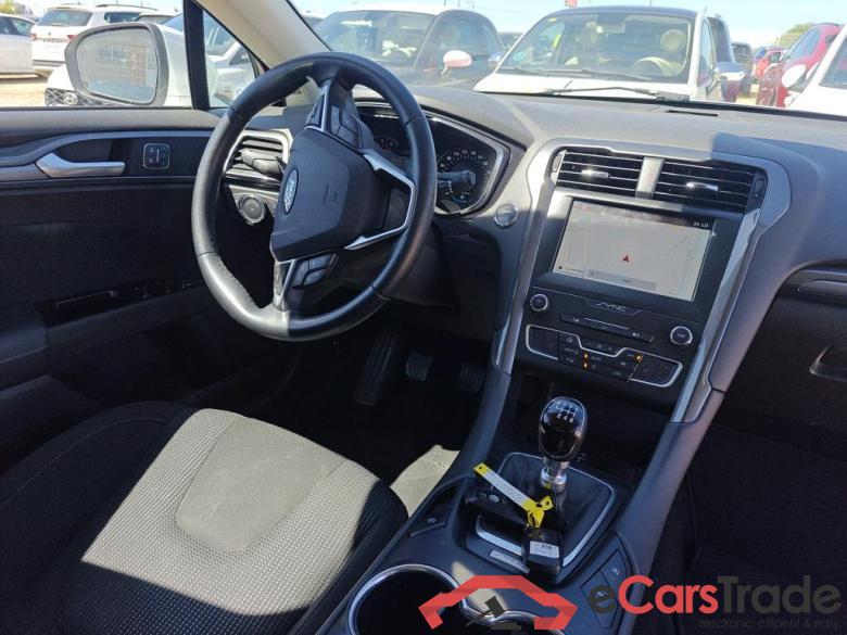 Ford 2.0 TDCi 110kW (150CV) Titanium 235 FORD Mondeo / 2014 / 5P / berlina con portón 2.0 TDCi 110kW (150CV) Titanium 235 #3