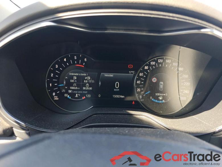 Ford 2.0 TDCi 110kW (150CV) Titanium 235 FORD Mondeo / 2014 / 5P / berlina con portón 2.0 TDCi 110kW (150CV) Titanium 235 #4