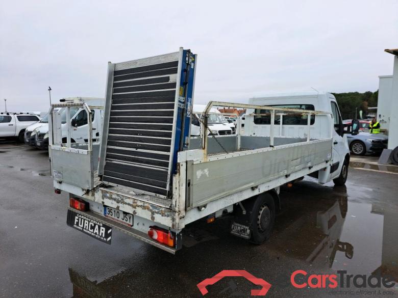 RenaultTrucks 125.35 C.CAB. E30 C 4332 RENAULT TRUCKS UK MASTER VU 2p 3G chasis cabina 125.35 C.CAB. E30 C 4332 **RAMPA MANUAL INSTALADA EN LA PARTE TRASERA DEL VEHICU #2