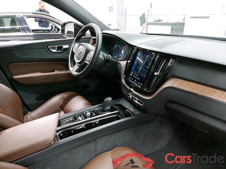 VOLVO - VOL XC60 B4 D 197PK Geartronic Momentum Pro & Pack Business With Moritz Leather Seats & IntelliSafe Surround #3