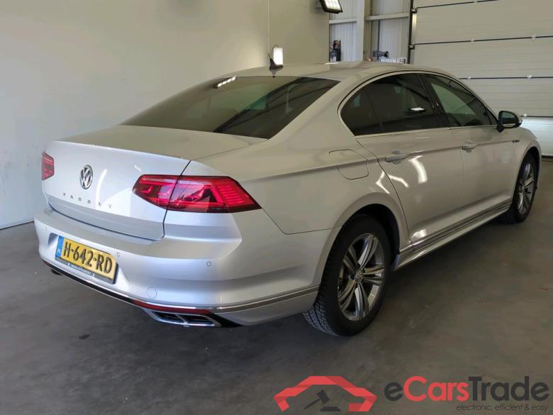 Volkswagen Passat Limousine '14 Volkswagen Passat 1.5 TSI 7-DSG Elegance Business R 4d #2