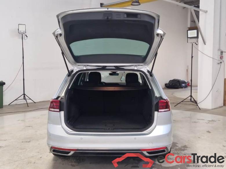 Volkswagen 1 VOLKSWAGEN PASSAT / 2019 / 5P / STATION WAGON VAR.2.0TDI SCR 140KW EXEC.BMT DSG #5
