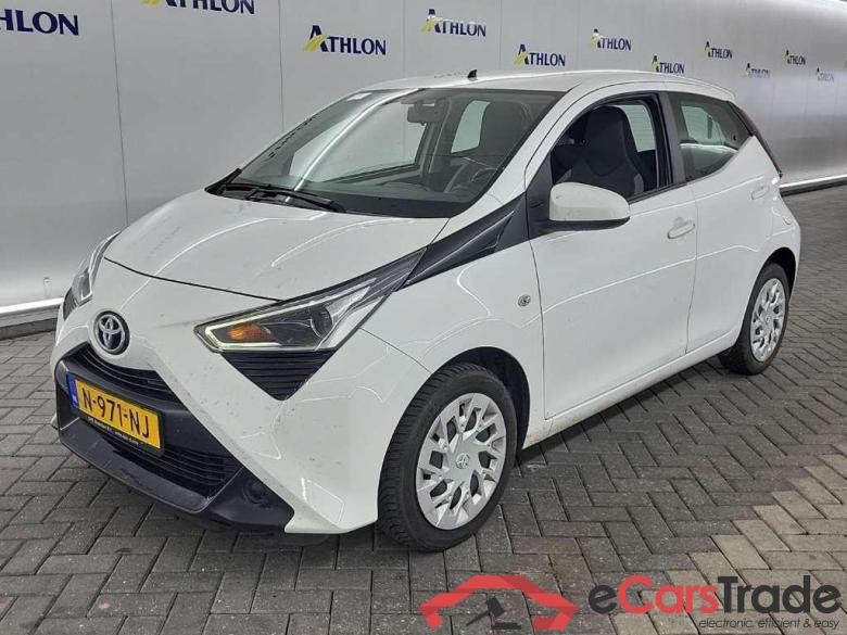 TOYOTA Aygo 1.0 VVT-i x-play 5D 53kW #1