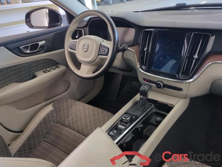 VOLVO V60 2.0 T5 Momentum #6
