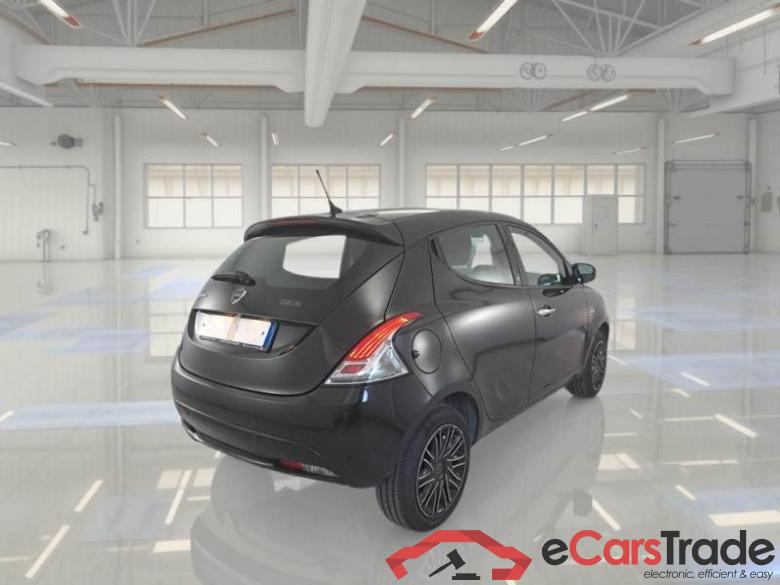 Lancia HYBRID GOLD LANCIA YPSILON ECOCHIC / 2015 / 5P / BERLINA 1.0 70CV FIREFLY HYBRID SeS GOLD #2