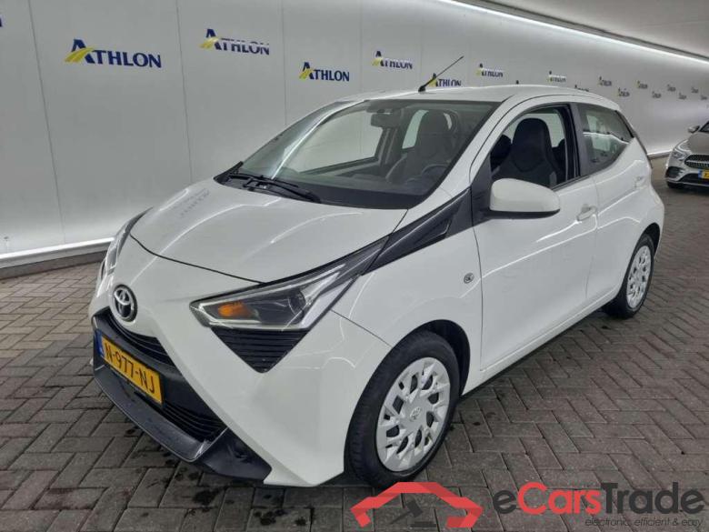 TOYOTA Aygo 1.0 VVT-i x-play 5D 53kW #1