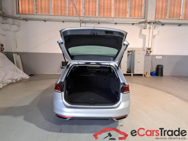 Volkswagen 14 VOLKSWAGEN PASSAT / 2019 / 5P / STATION WAGON VAR. 1.4 PLUG IN HYBRID GTE DSG #5