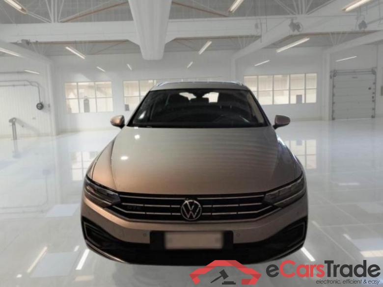 Volkswagen 14 VOLKSWAGEN PASSAT / 2019 / 5P / STATION WAGON VAR. 1.4 PLUG IN HYBRID GTE DSG #6