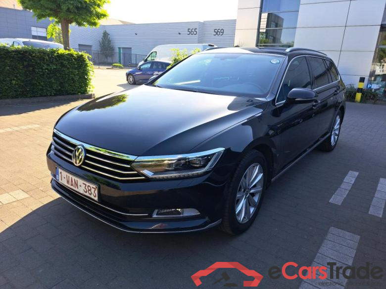 VOLKSWAGEN - VW  PASSAT VARIANT TDI 120PK DSG-7 Highline Business Pack Ambiente Premium & Park Pilot & Assist