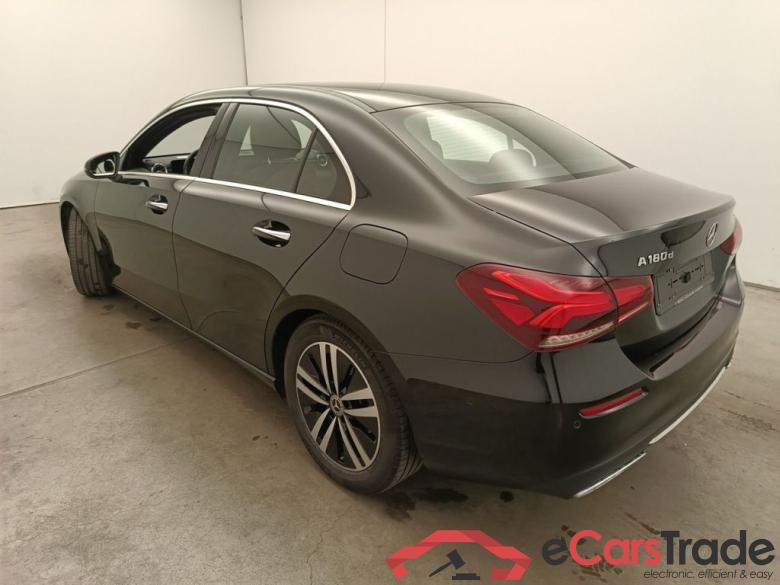 Mercedes-Benz A-Klasse Limousine A 180 d DCT Launch Edition 4d #4