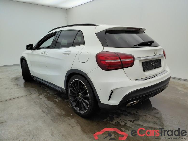 Mercedes-Benz GLA GLA 180 DCT 5d #3