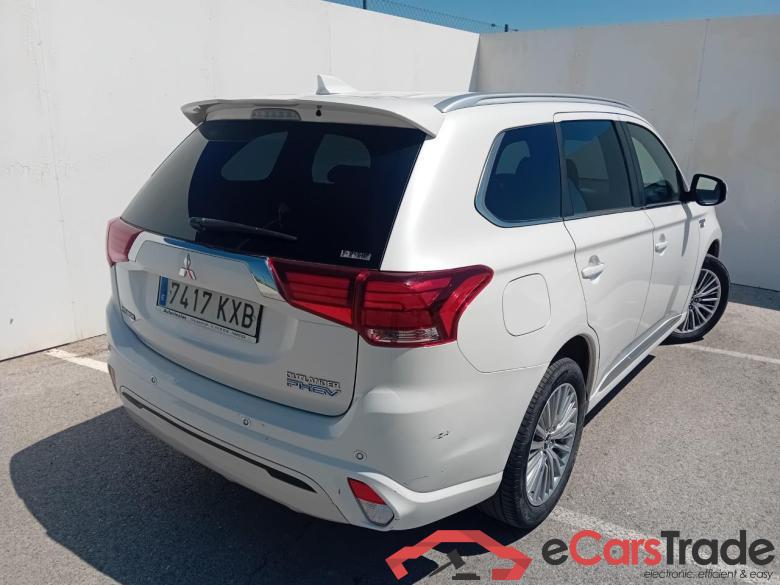 Mitsubishi 2.4 PHEV Kaiteki Auto 4WD MITSUBISHI Outlander / 2015 / 5P / todoterreno 2.4 PHEV Kaiteki Auto 4WD #2