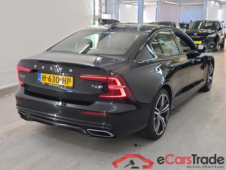 Volvo S60 '18 Volvo S60 Recharge T6 AWD R-Design 4d #2