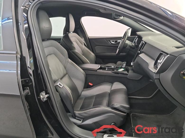Volvo S60 '18 Volvo S60 Recharge T6 AWD R-Design 4d #3