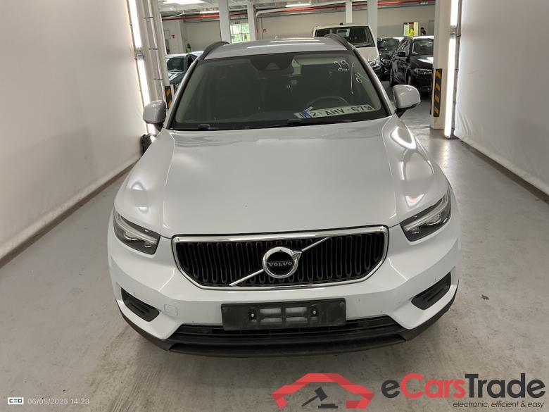 VOLVO XC40 1.5 T2 MOMENTUM CORE #1