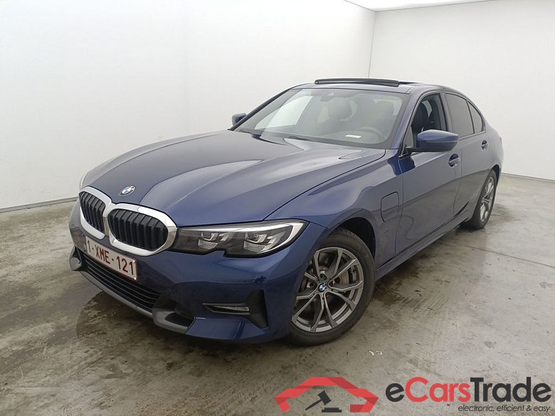 BMW 3 Reeks Berline 330e (215 kW) 4d #4