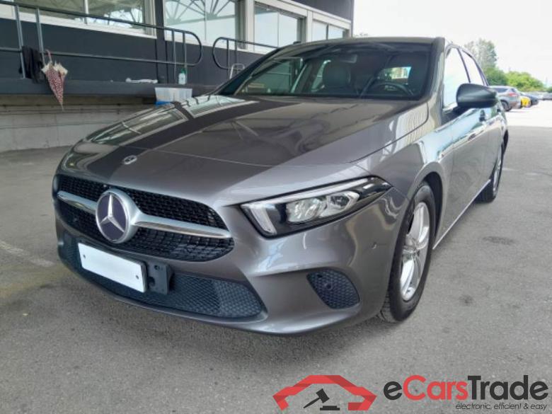 Mercedes 17 MERCEDES-BENZ CLASSE A / 2018 / 5P / BERLINA A 180 D AUTOMATIC BUSINESS EXTRA #1