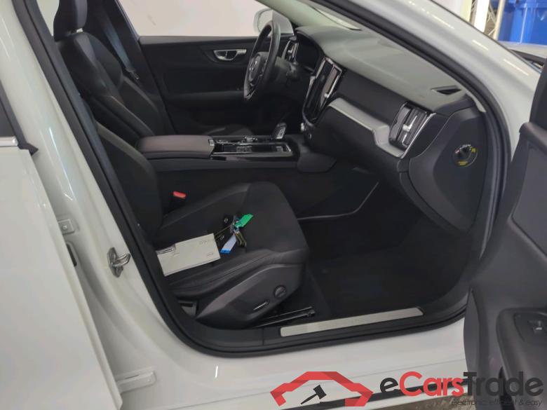 Volvo V60 '18 Volvo V60 T6 Twin Engine AWD Geartronic Moment Pro 5d #3