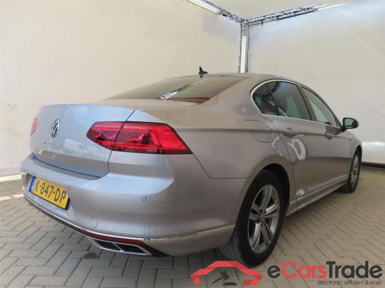 VOLKSWAGEN PASSAT 1.5 TSI R-Line Bns+ #2