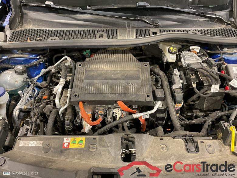 PEUGEOT E-2008 50 kWh Active #6