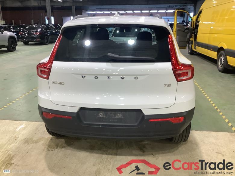 VOLVO XC40 1.5 T2 MOMENTUM CORE #5