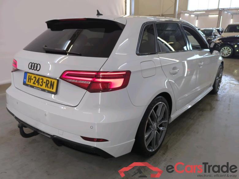 Audi A3 Sportback 12-19 Audi A3 Sportback 35 TFSI S tronic Advance Sport 5d #2
