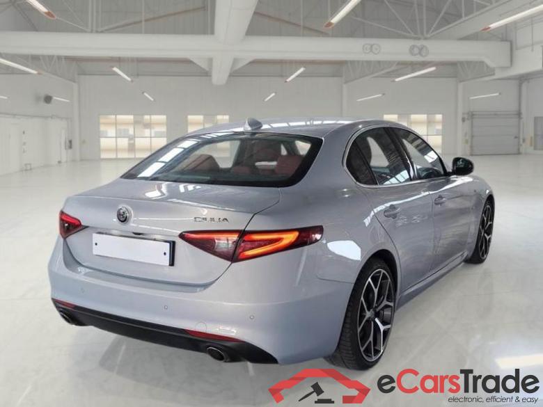 AlfaRomeo 76 ALFA ROMEO GIULIA / 2016 / 4P / BERLINA 2.2 TURBO DIESEL 190CV TI AT8 #2