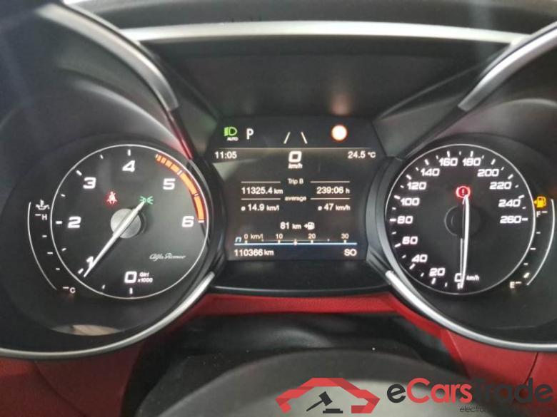 AlfaRomeo 76 ALFA ROMEO GIULIA / 2016 / 4P / BERLINA 2.2 TURBO DIESEL 190CV TI AT8 #4