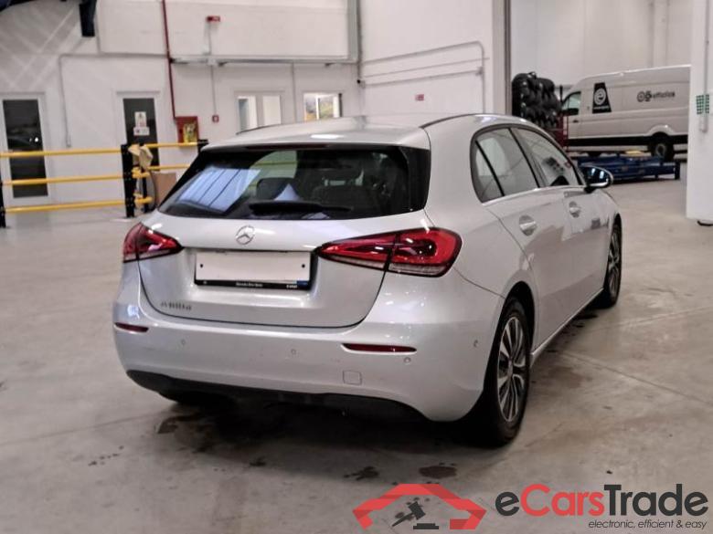 Mercedes 17 MERCEDES-BENZ CLASSE A / 2018 / 5P / BERLINA A 180 D AUTOMATIC BUSINESS EXTRA #2