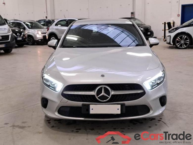 Mercedes 17 MERCEDES-BENZ CLASSE A / 2018 / 5P / BERLINA A 180 D AUTOMATIC BUSINESS EXTRA #6