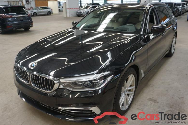 BMW 5-Serie Touring ´16 Baureihe 5 Touring 530 i xDrive Luxury Line 2.0 185KW E6dT #1