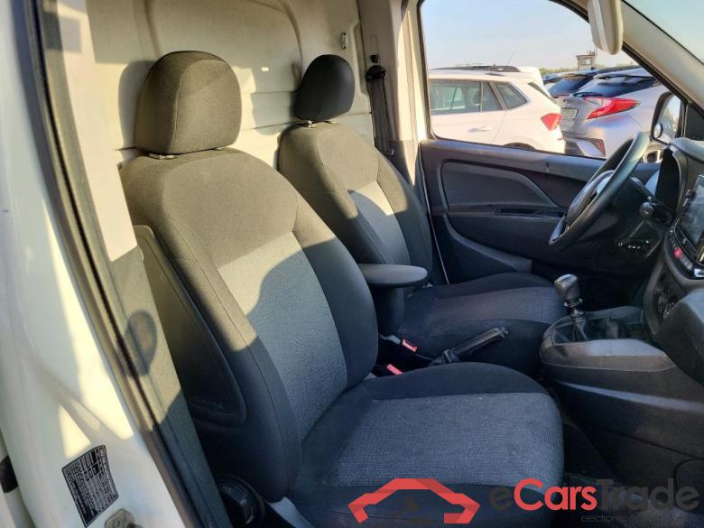 Fiat Cargo SX 1.6 Mjet 66kW (90CV) FIAT Doblò Cargo/2015/4P/furgón derivado de turismo Cargo SX 1.6 Mjet 66kW (90CV) #6