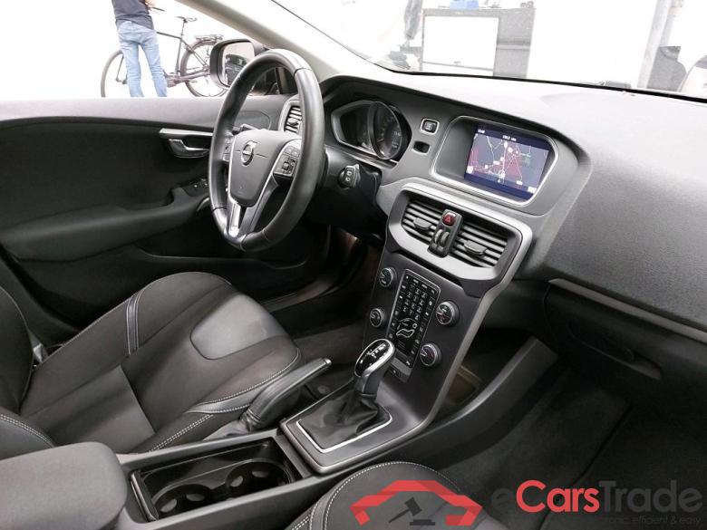 VOLVO - VOL V40 D2 120PK Geartronic ECO Momentum Pack Professional & Park Assist #3