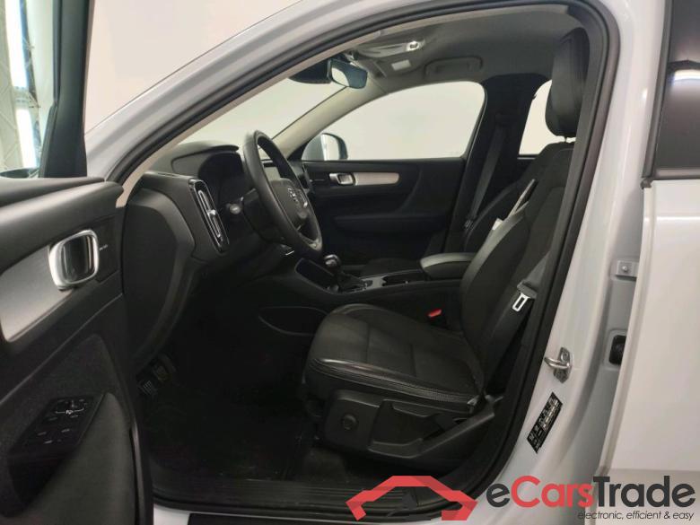VOLVO XC40 DIESEL 2.0 D3 Momentum Pro Premium Audio Park Assist #5