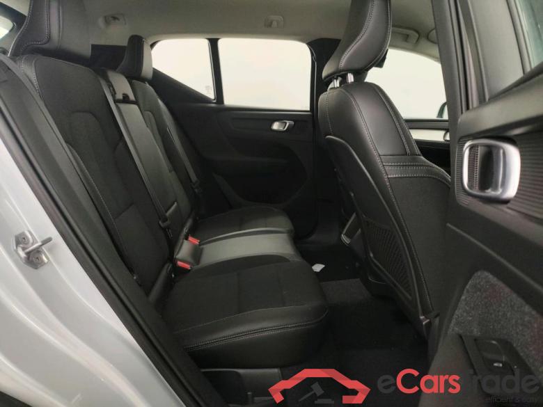 VOLVO XC40 DIESEL 2.0 D3 Momentum Pro Premium Audio Park Assist #6