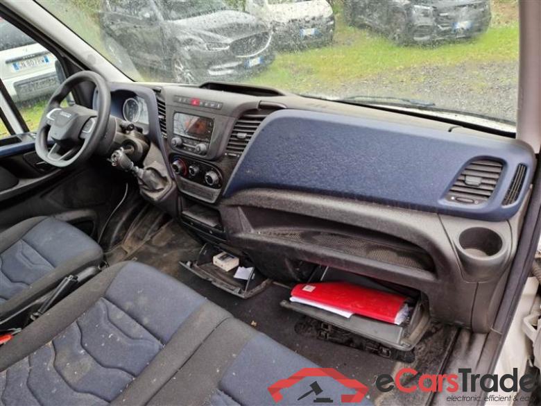 IVECO DAILY / 2019 / 4P / FURGONE 35S14NV 3520L H2 BLUE P. #3